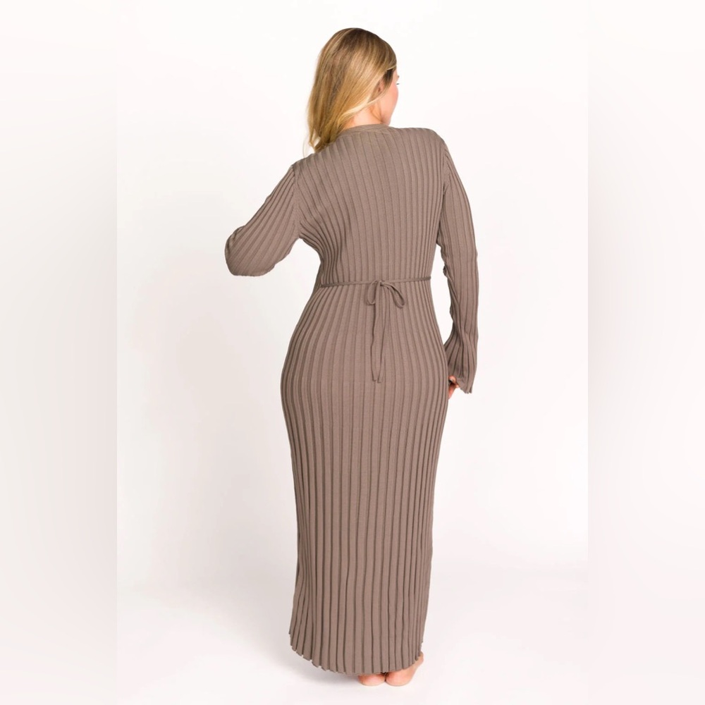 Ribbed Long Sleeve Maternity Maxi Dress - Taupe - Picture 4 of 8